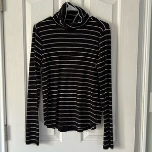 Gap large turtleneck black with white stripes